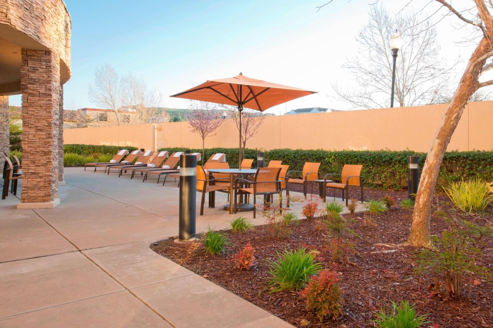 Courtyard By Marriott Sacramento Folsom Hotel Eksteriør billede