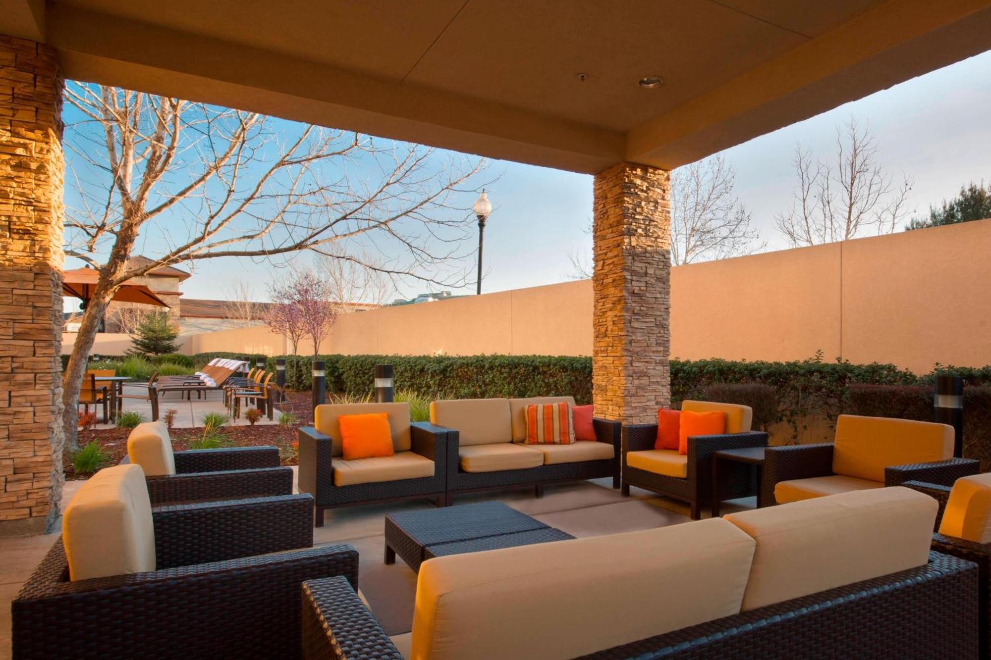 Courtyard By Marriott Sacramento Folsom Hotel Eksteriør billede